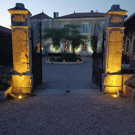 La Grange Terrou Guest House Saint-Germain-de-Confolens Exterior photo