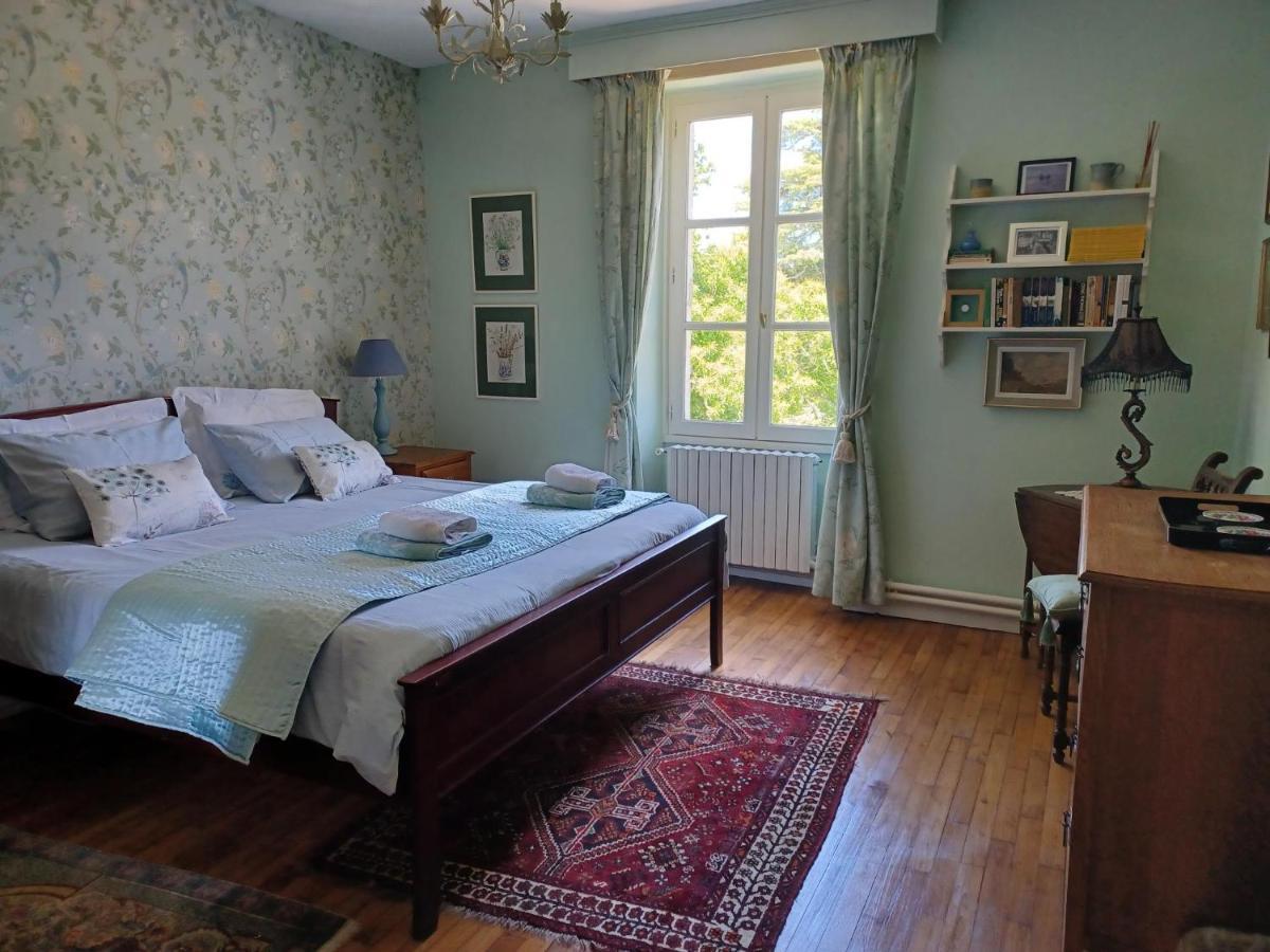 La Grange Terrou Guest House Saint-Germain-de-Confolens Exterior photo