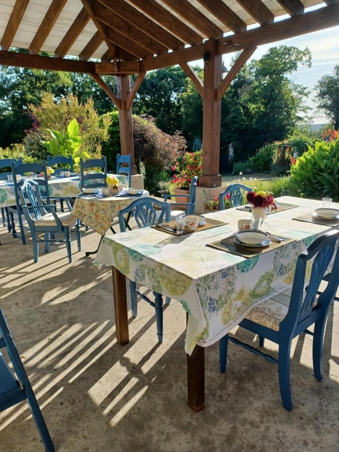 La Grange Terrou Guest House Saint-Germain-de-Confolens Exterior photo
