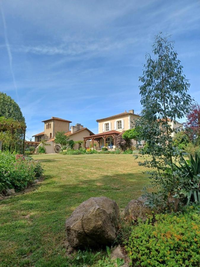 La Grange Terrou Guest House Saint-Germain-de-Confolens Exterior photo