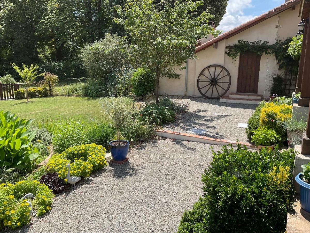 La Grange Terrou Guest House Saint-Germain-de-Confolens Exterior photo