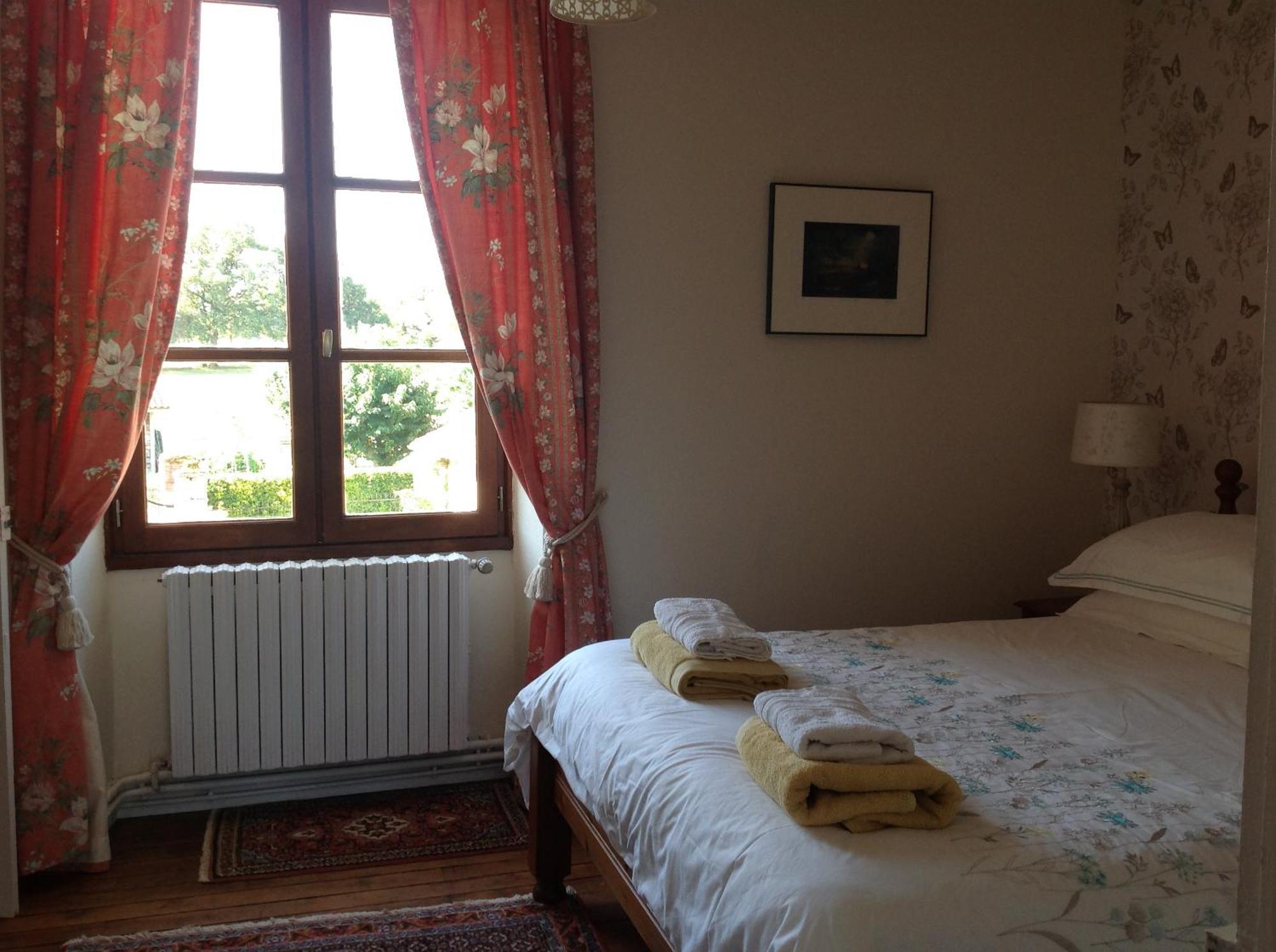La Grange Terrou Guest House Saint-Germain-de-Confolens Exterior photo