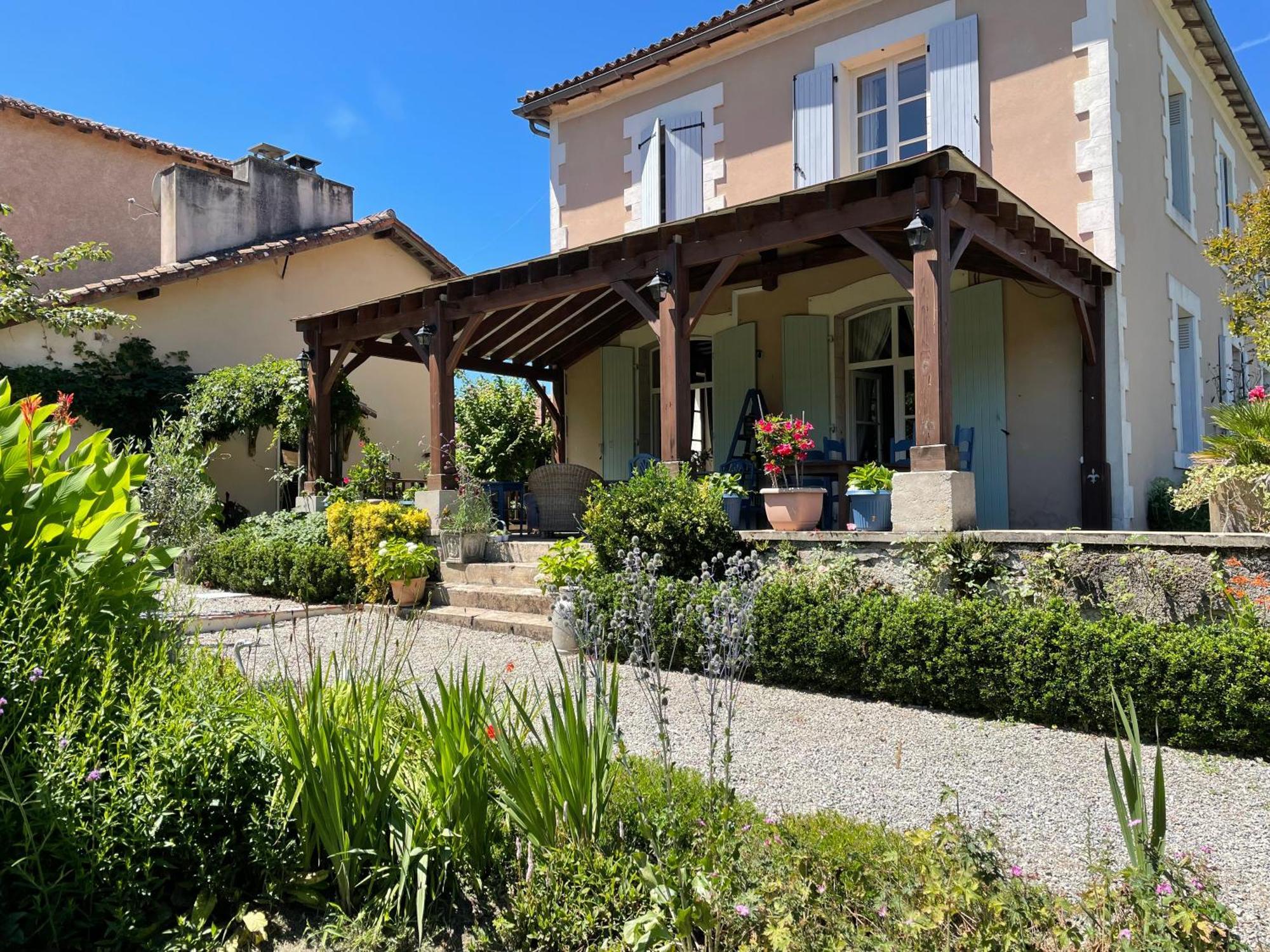 La Grange Terrou Guest House Saint-Germain-de-Confolens Exterior photo