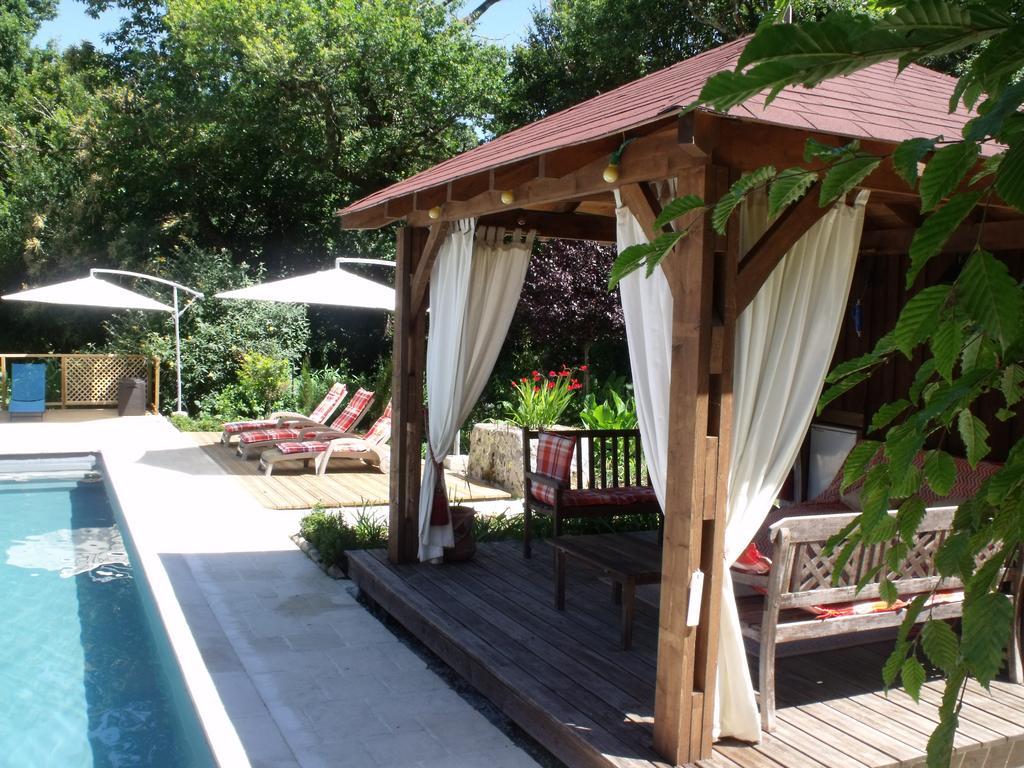 La Grange Terrou Guest House Saint-Germain-de-Confolens Exterior photo