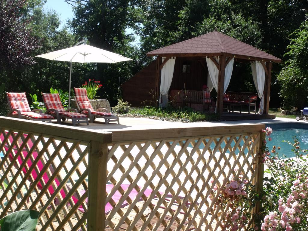 La Grange Terrou Guest House Saint-Germain-de-Confolens Exterior photo
