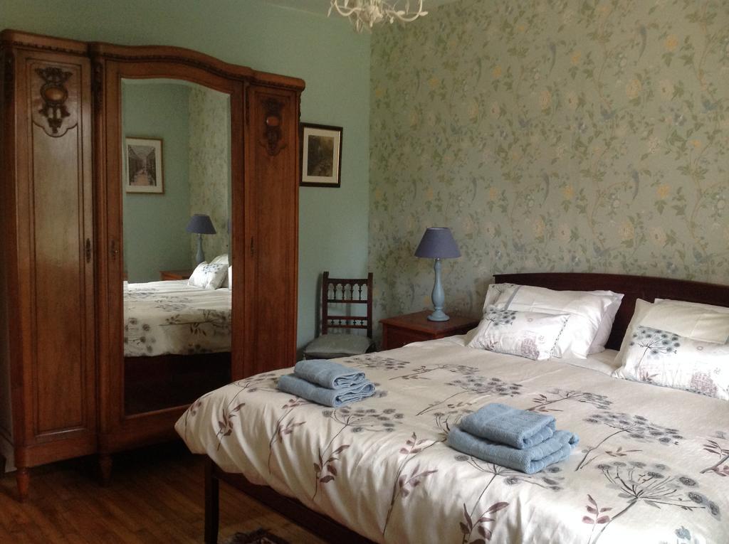 La Grange Terrou Guest House Saint-Germain-de-Confolens Exterior photo