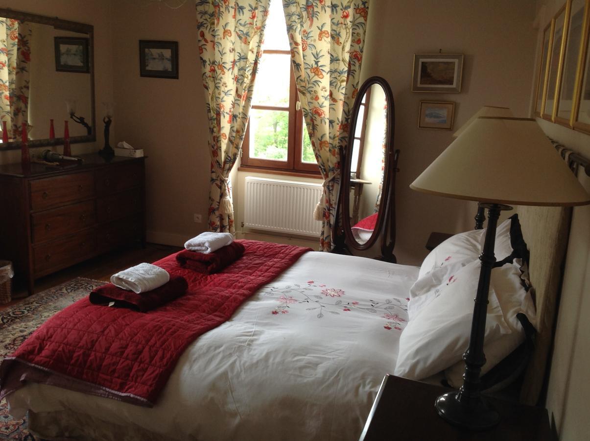 La Grange Terrou Guest House Saint-Germain-de-Confolens Exterior photo