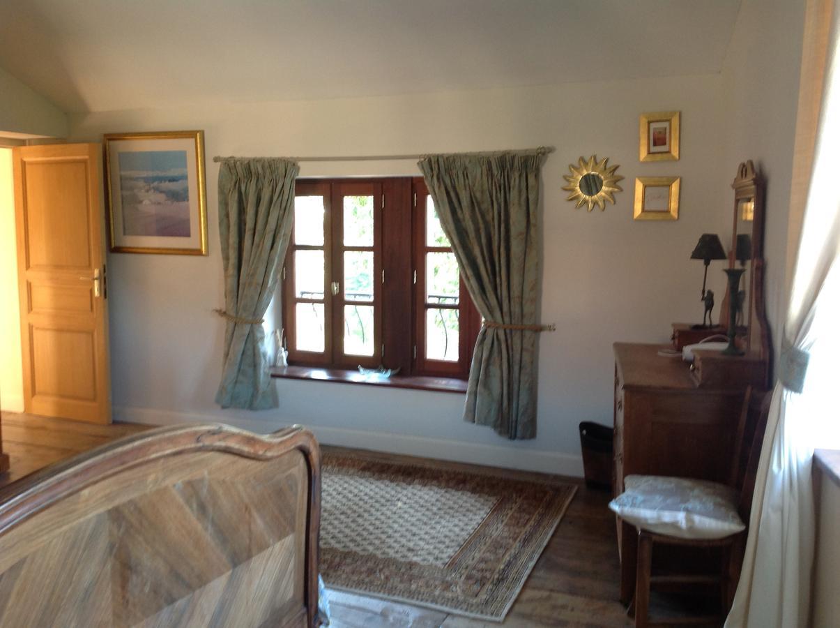 La Grange Terrou Guest House Saint-Germain-de-Confolens Exterior photo