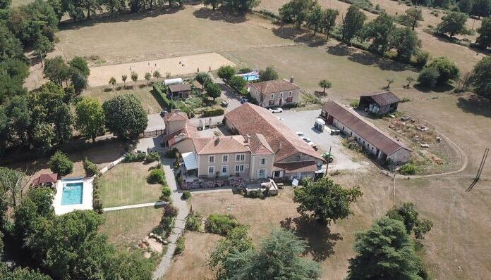 La Grange Terrou Guest House Saint-Germain-de-Confolens Exterior photo
